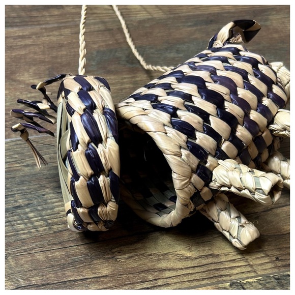 Vintage Artisan Woven Pig Purse - Picture 6 of 10